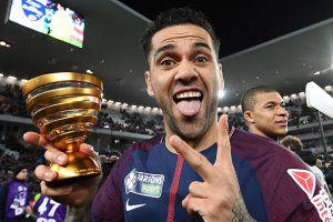 Infortunio Dani Alves 