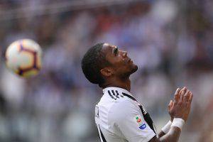 Sputo Douglas Costa