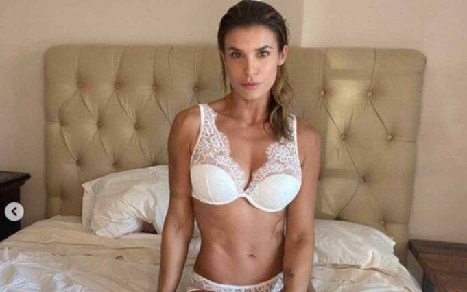 Elisabetta Canalis Intimo Da Capogiro Instagram In Tilt Foto