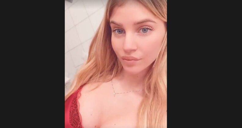 Sara Croce Ed Il Selfie In Lingerie Scollatura Da Capogiro Foto