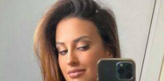 Eleonora Incardona incontenibile, il selfie allo specchio è da urlo! -FOTO