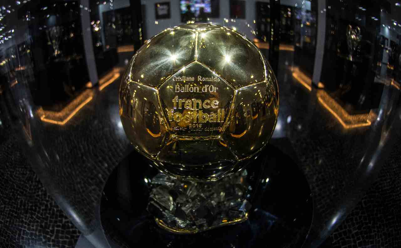 Pallone d'oro 2021 crolla quotazione vincitore deciso Lionel Messi