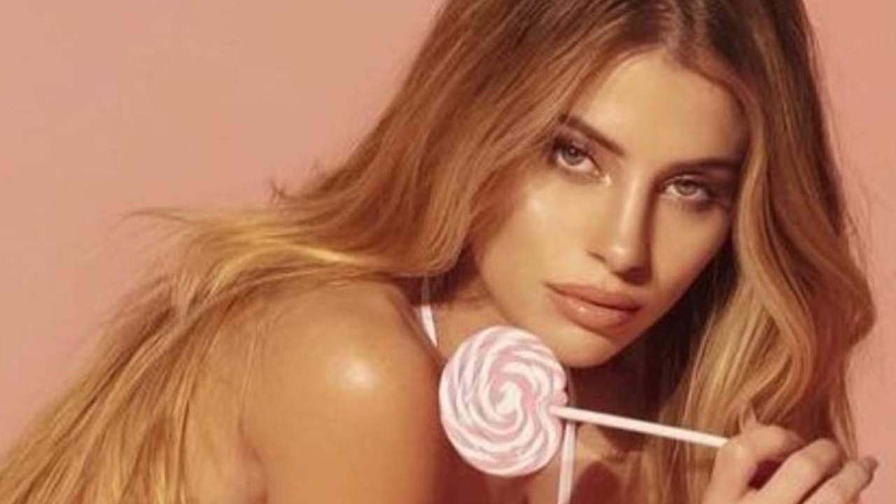 Chiara Nasti e il bikini esplosivo: "Per favore, non stancare Zaccagni!" - FOTO