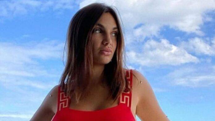 Elettra Lamborghini Stile Baywatch: Il Lato A Oscura L'orizzonte