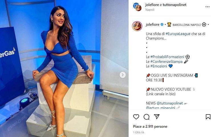 Jolanda De Rienzo, look azzurro esplosivo: "Sei da Champions League" - FOTO