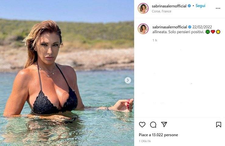 Sabrina Salerno, una sirena in costume: bikini esplosivo - FOTO