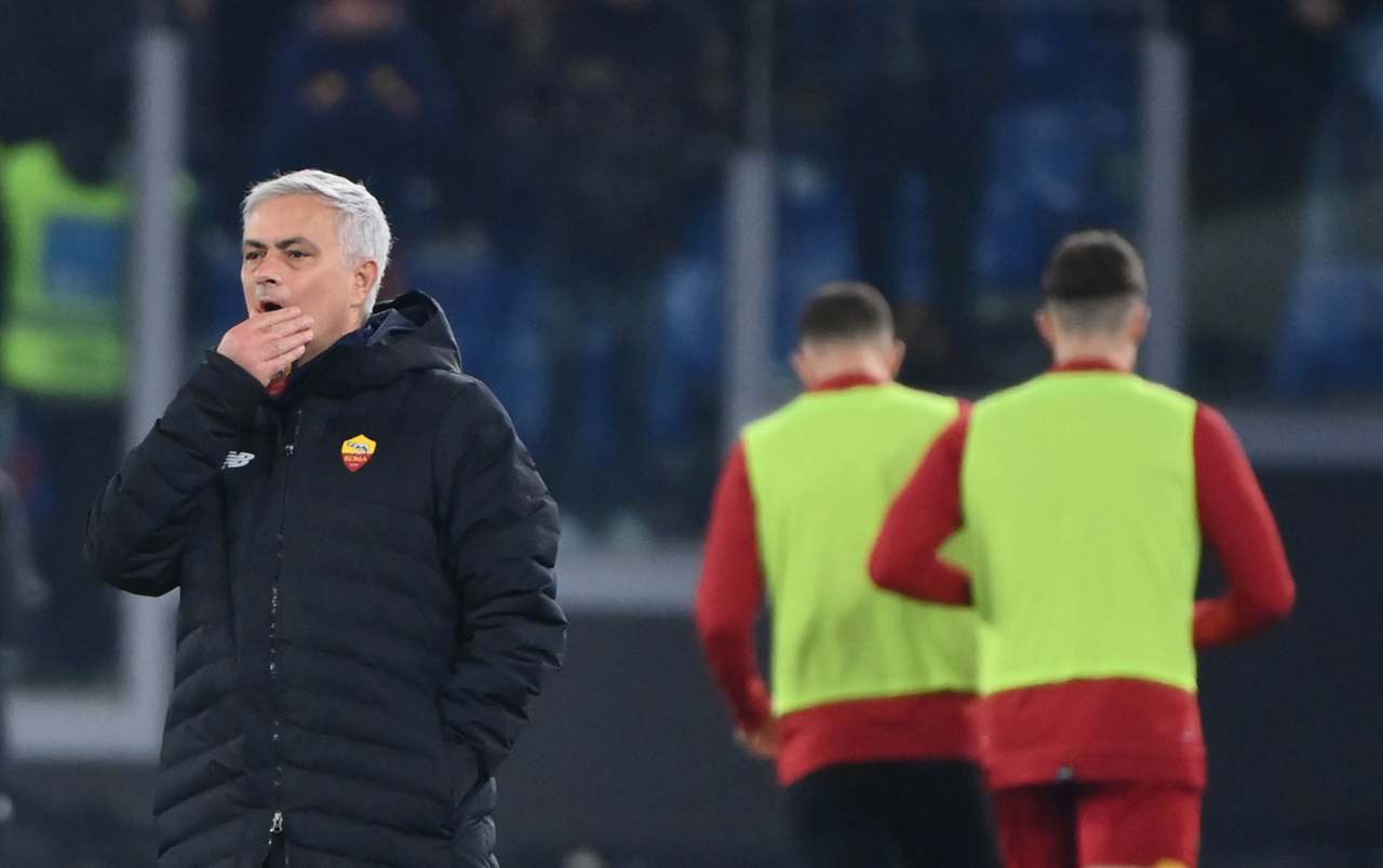 Roma terremoto spogliatoi Mourinho ammutinato Inter esonero
