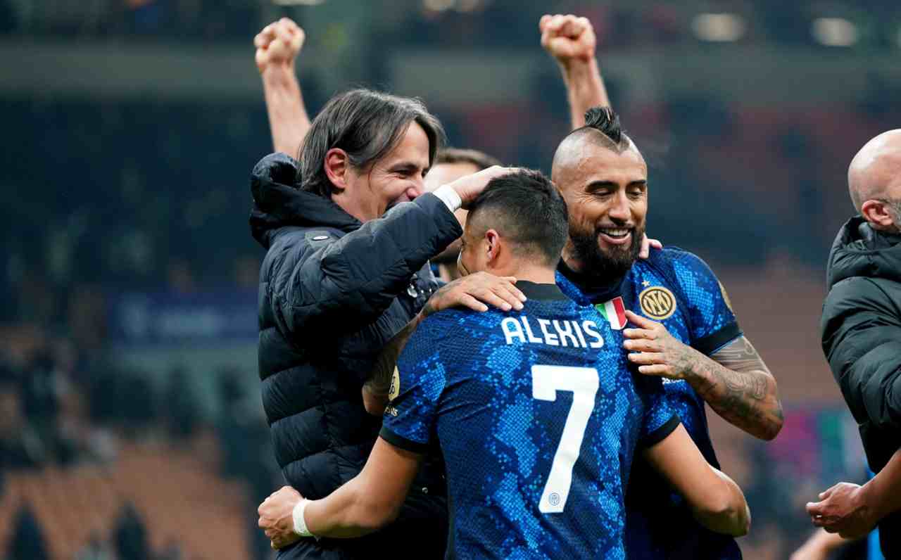 Calciomercato Inter derby Milan addio estate Sanchez Vidal