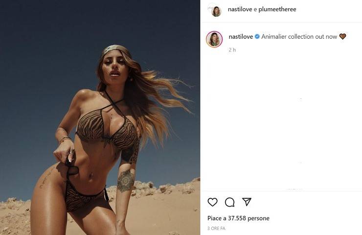Chiara Nasti, il bikini leopardato è arroventato nel deserto