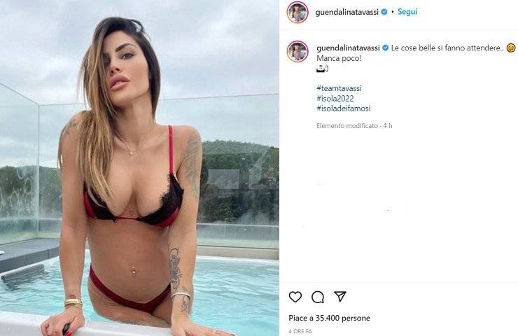 Guendalina Tavassi si prepara all'Isola, in piscina il bikini è esplosivo