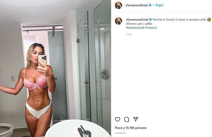 Elena Morali, selfie in intimo: riflesso nello specchio bollente - FOTO