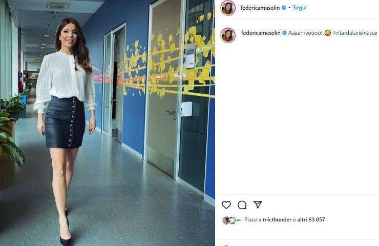 La regina della Formula 1 è Federica Masolin: gonna e tacchi spettacolari