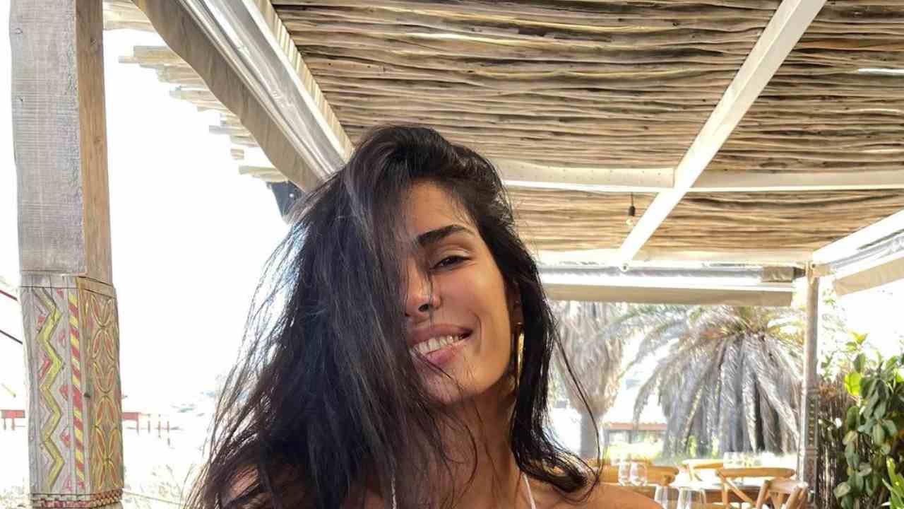 Jovana Djordjevic strega l'Isola: il suo perizoma incanta tutti - VIDEO