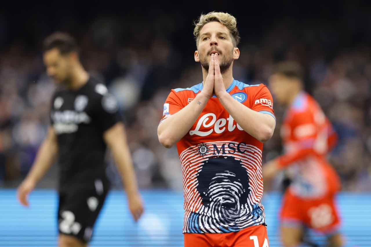 Mertens al Milan con biennale 