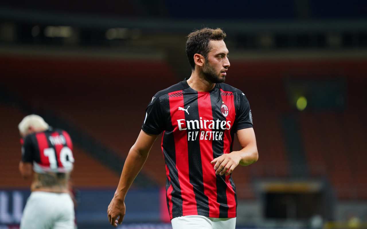 Calciomercato Inter caso Calhanoglu Milan addio Caldara 7 milioni euro estate