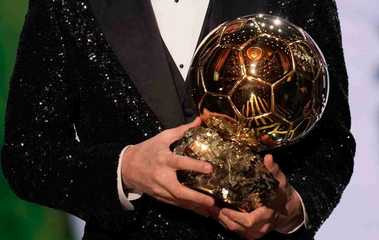 Pallone d'oro fine era Messi Ronaldo due favoriti Lewandovski Benzema