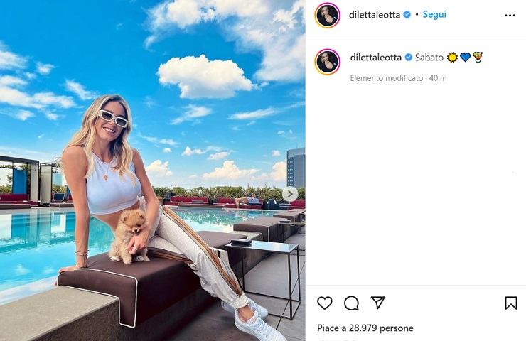Diletta Leotta piccante a bordo piscina, cocktail e compagnia speciale