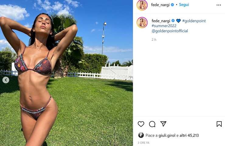 Federica Nargi, statuaria in bikini microscopico: "Troppo illegale"