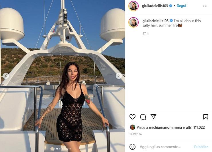 Giulia De Lellis, vestito trasparente in barca: spettacolo bollente