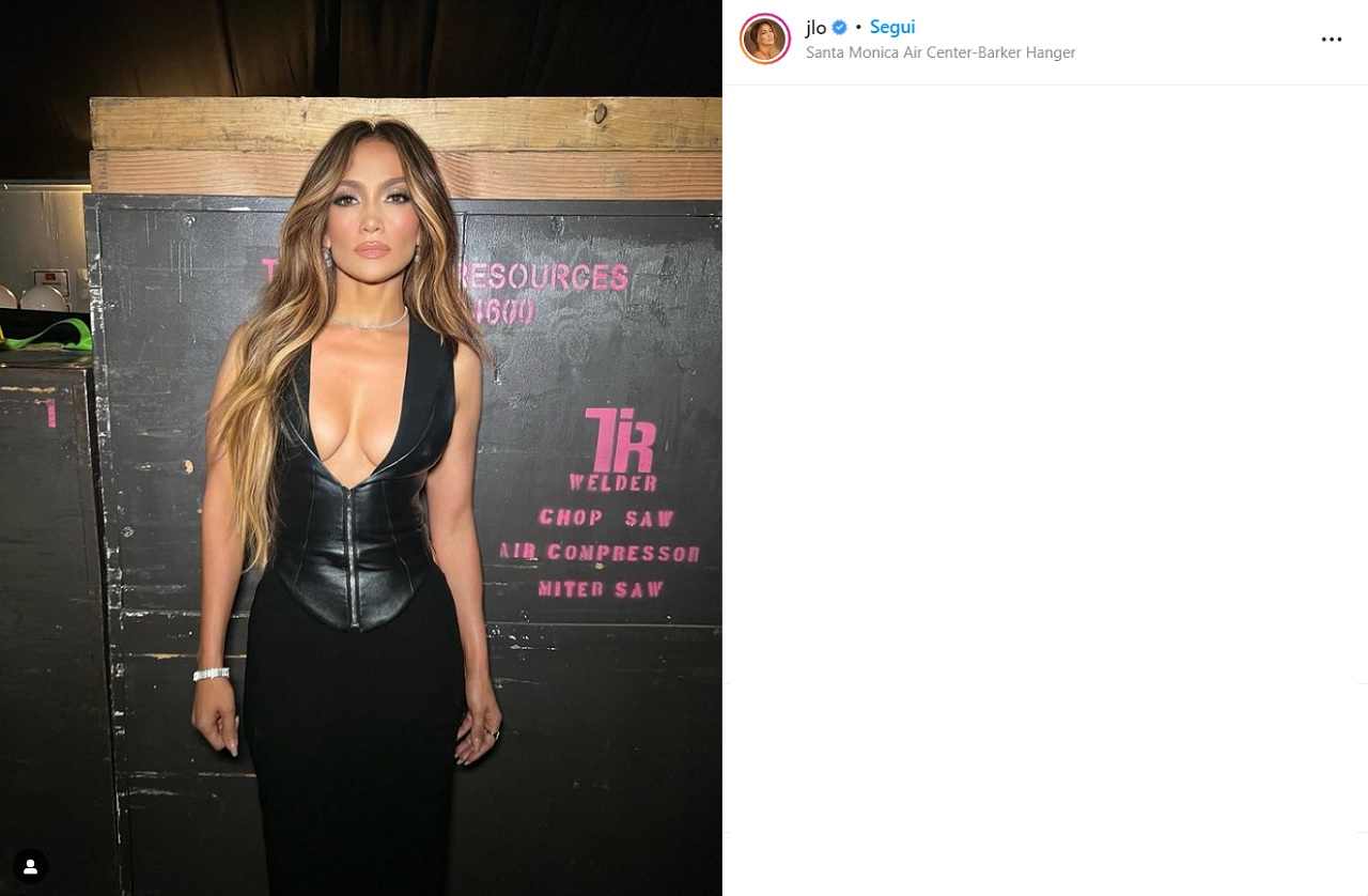 Jennifer Lopez scollatura mozzafiato