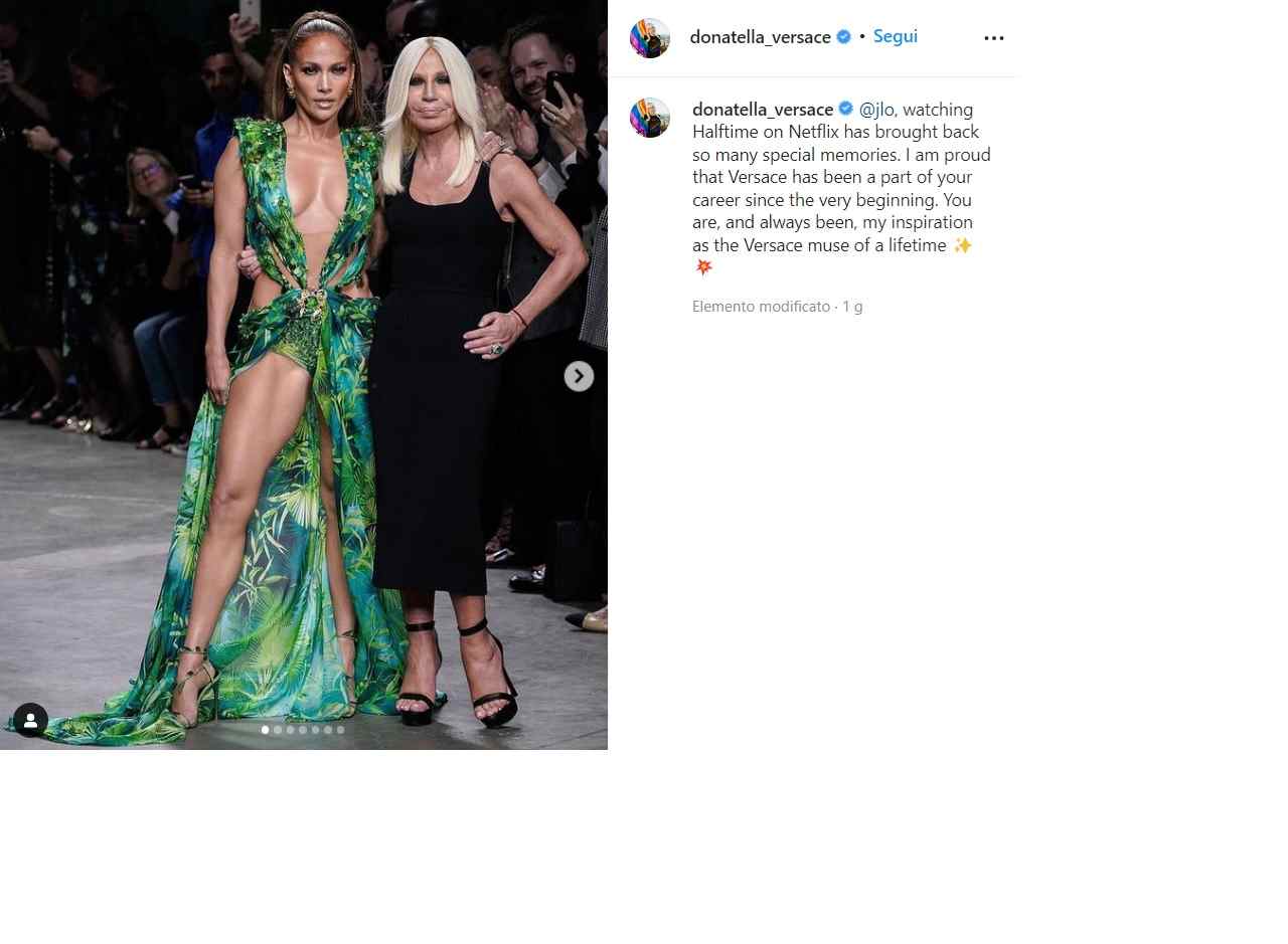 Jennifer Lopez su Instagram il vestito non copre