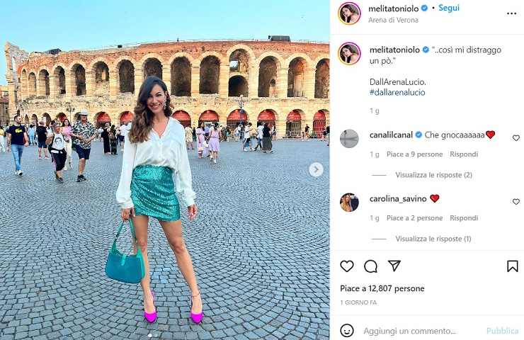 Melita Toniolo, la gonna che 'distrae': gambe capolavoro - FOTO