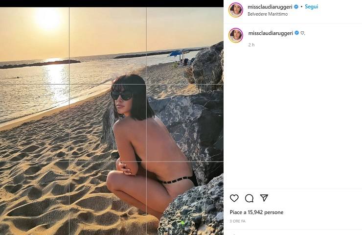 Claudia Ruggeri, via il bikini: la spiaggia diventa rovente - FOTO