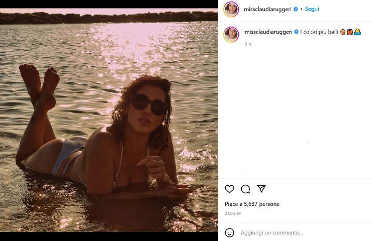 Claudia Ruggeri, sirena prorompente in acqua: che lato B - FOTO
