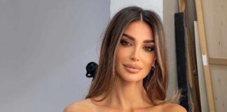 Cristina Buccino infiamma la Calabria: il bikini è davvero minuscolo