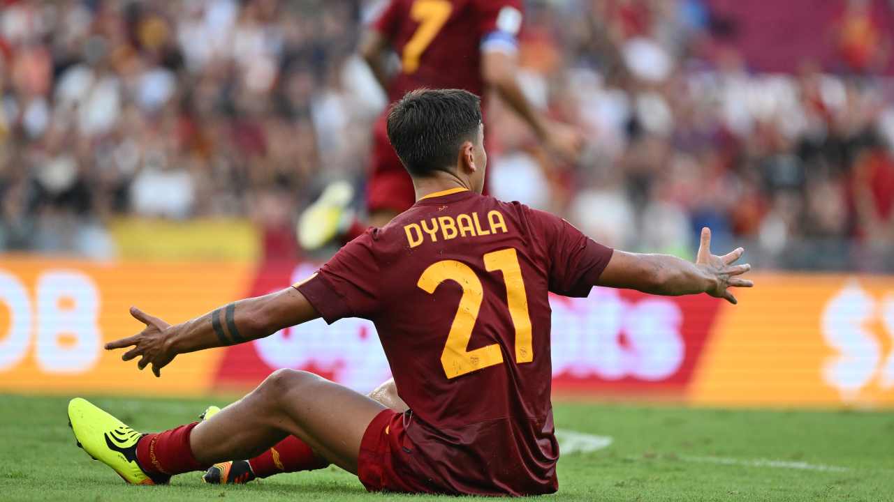 Diluvio di critiche su Dybala: "Ma è ancora un giocatore di calcio?"