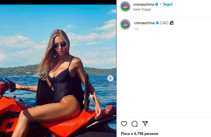 Laura Cremaschi in moto d'acqua, scatto scosciato da sogno