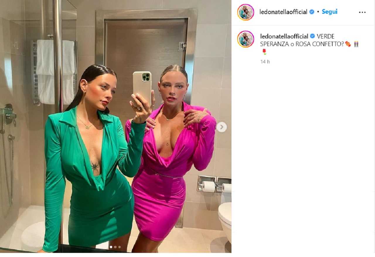 Le Donatella bollenti: selfie con vestiti troppo aperti e corti