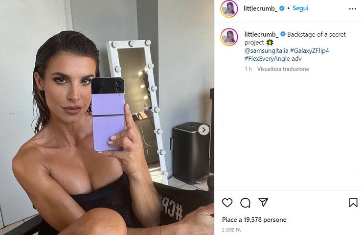 Elisabetta Canalis, il selfie definitivo: la scollatura buca lo schermo - FOTO
