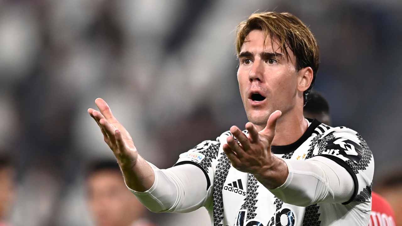 Juventus, allarme Vlahovic: lo portano via con 100 milioni