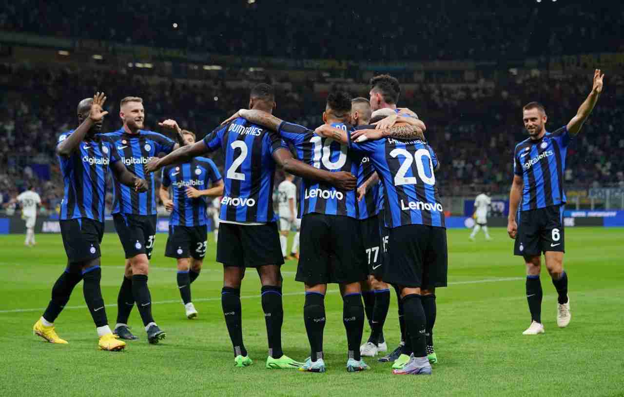 Calciomercato Inter addio giugno centrocampo Calhanoglu plusvalenza