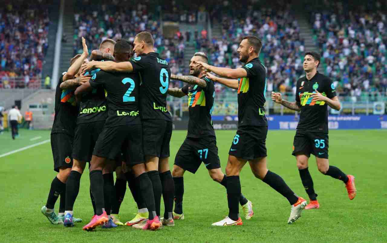 Calciomercato Milan beffa Inter de Vrij scadenza 2023 zero