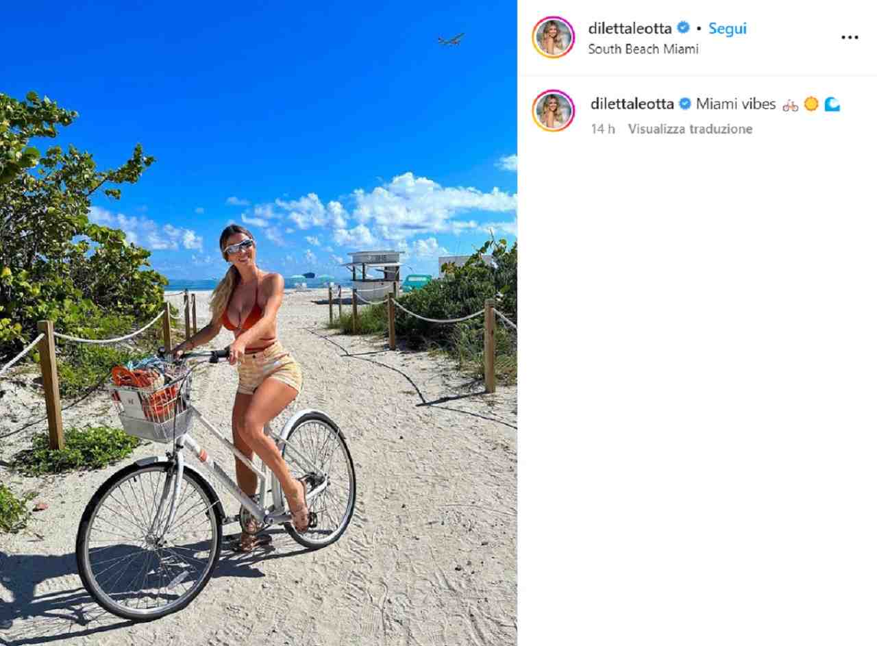 Diletta Leotta sontuosa in bici