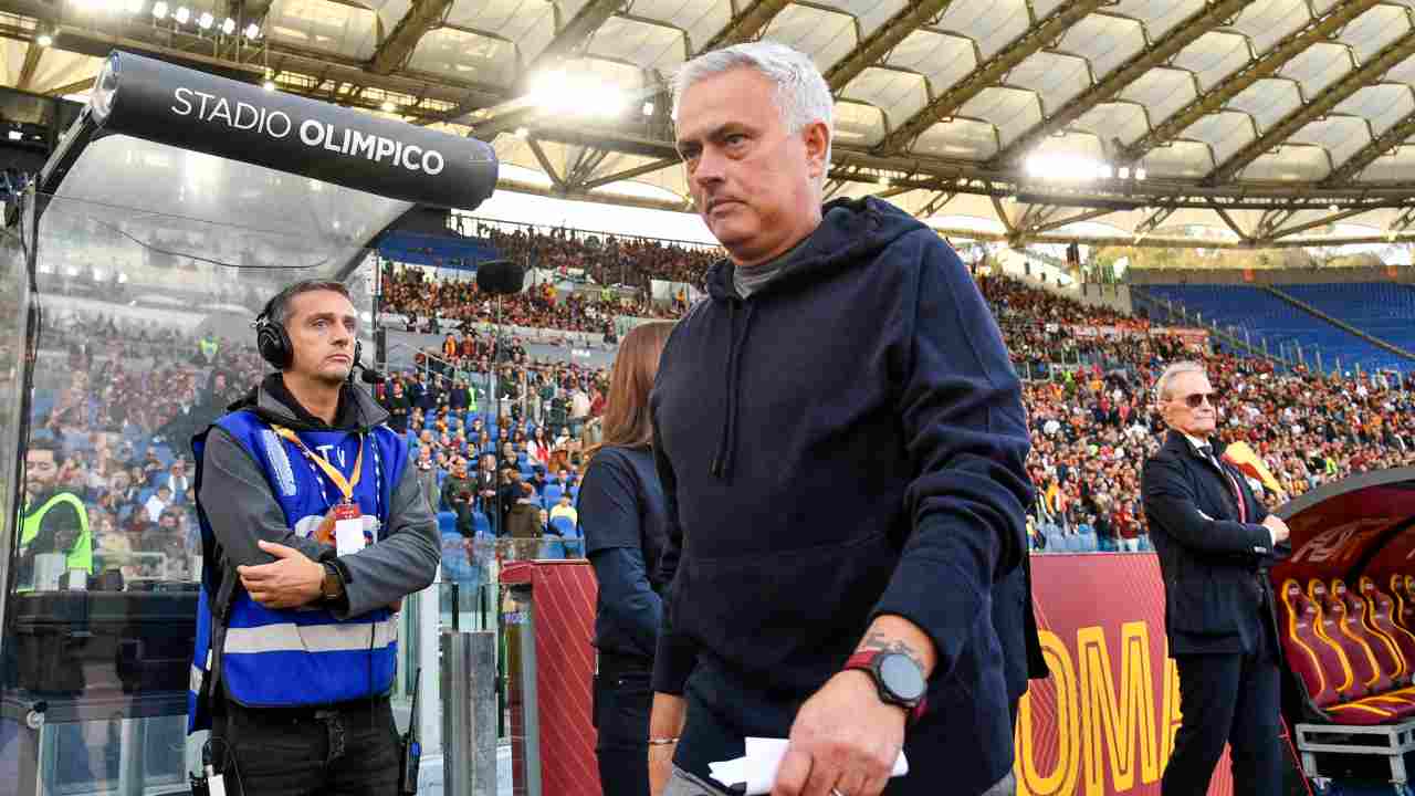 "Imbarazzante e sopravvalutato", tutti contro Mourinho: caos Roma