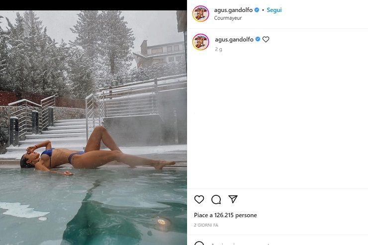 Agustina Gandolfo rende la neve bollente: bikini esplosivo