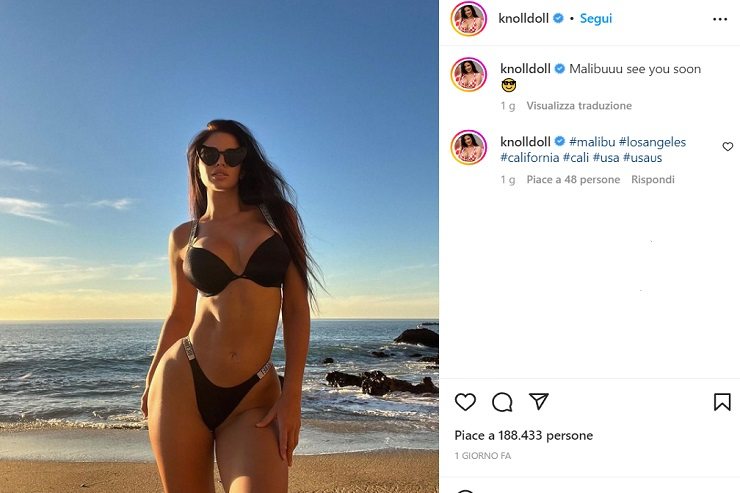 Ivana Knoll, in bikini è una statua: curve strabordanti