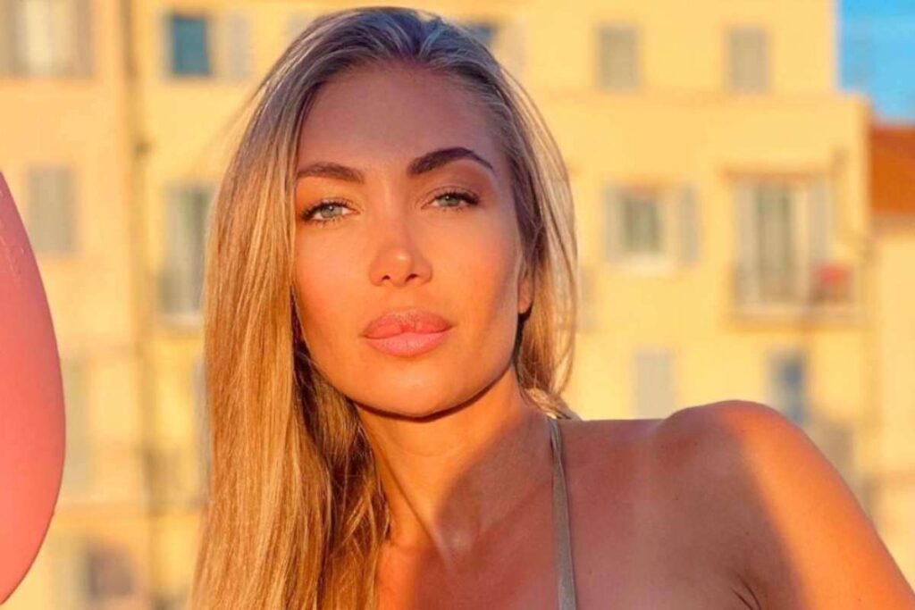 Laura Cremaschi Bikini Aperto E Perizoma Tutti Di Sasso