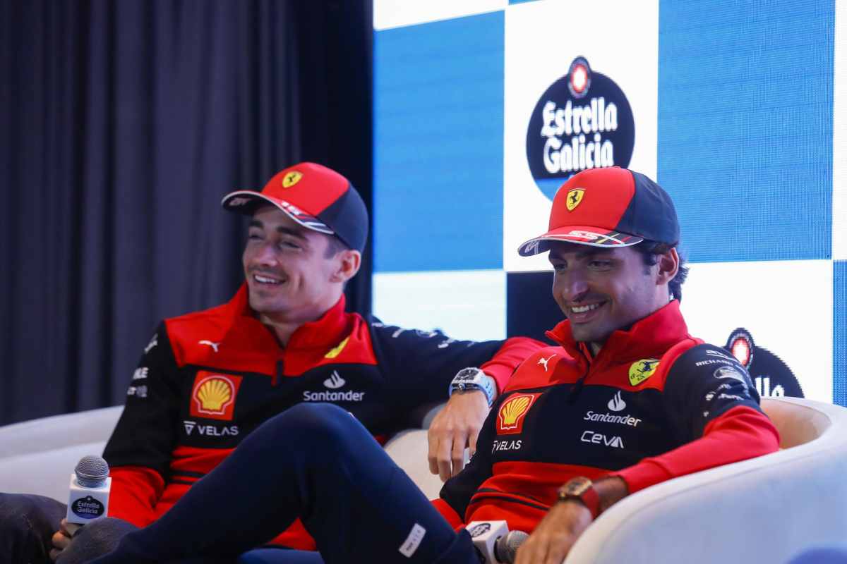 Leclerc 'bacchetta' Sainz: "Dillo che non ti piaccio!"