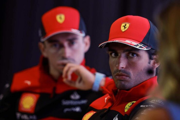 Ferrari, Vasseur e le gerarchie tra Leclerc e Sainz: "Partono alla pari"