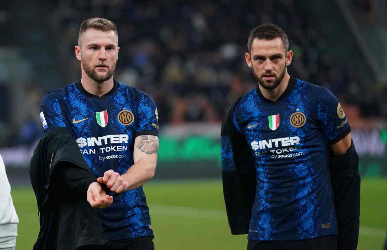 Calciomercato Inter colpo Torino Schuurs estate 25 milioni euro Skriniar de Vrij rinnovo