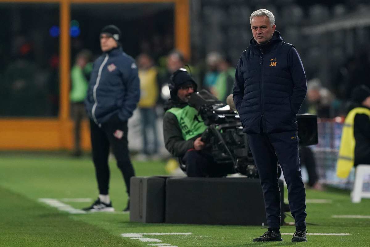 La Roma sprofonda, tutti contro Mourinho: "Dimissioni subito"