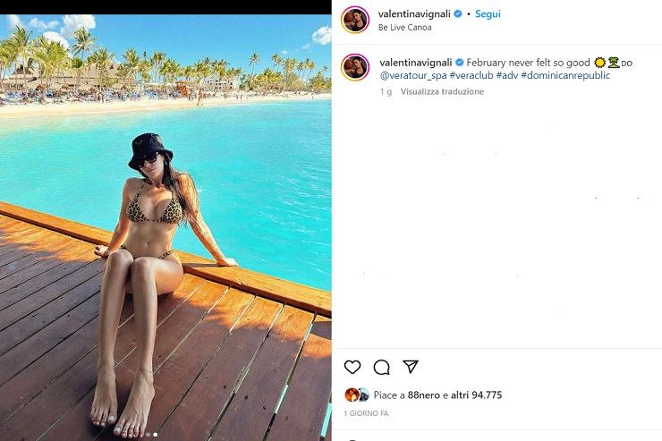 Valentina Vignali, il bikini leopardato è esplosivo
