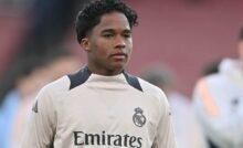 Endrick durante un riscaldamento