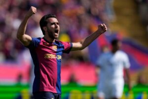Eric Garcia esulta con i tifosi