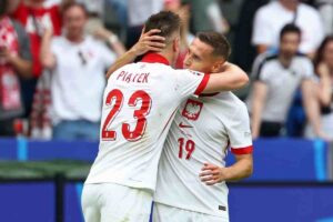 Frankowski esulta con Piatek