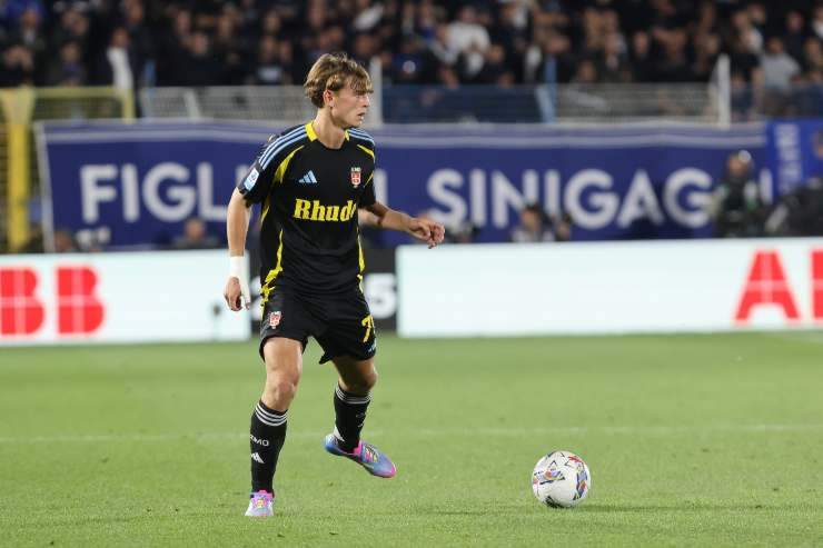 Nico Paz in azione